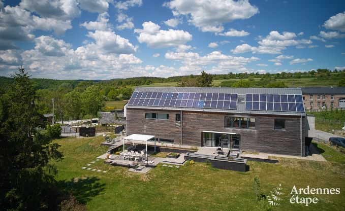 Ruime villa voor 9 personen in Baillonville met binnenzwembad en jacuzzi