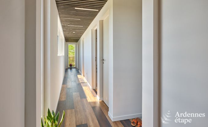 Ruime villa voor 9 personen in Baillonville met binnenzwembad en jacuzzi