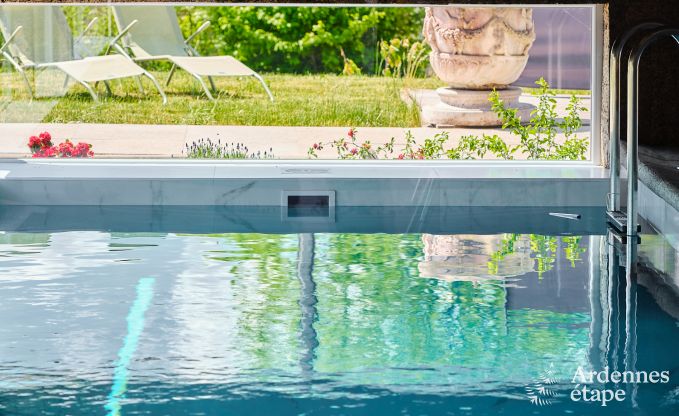 Ruime villa voor 9 personen in Baillonville met binnenzwembad en jacuzzi
