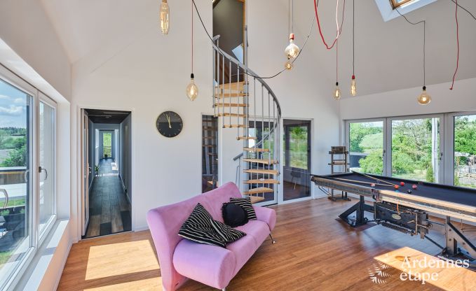 Ruime villa voor 9 personen in Baillonville met binnenzwembad en jacuzzi