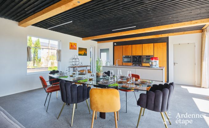 Ruime villa voor 9 personen in Baillonville met binnenzwembad en jacuzzi