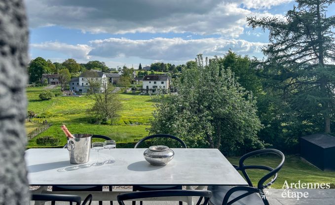 Charmante fermette voor 6 personen in Bastogne met binnen- en buitenjacuzzi