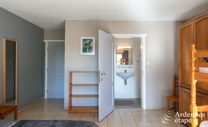 Ruime chalet voor groepen in Beauraing, Ardennen