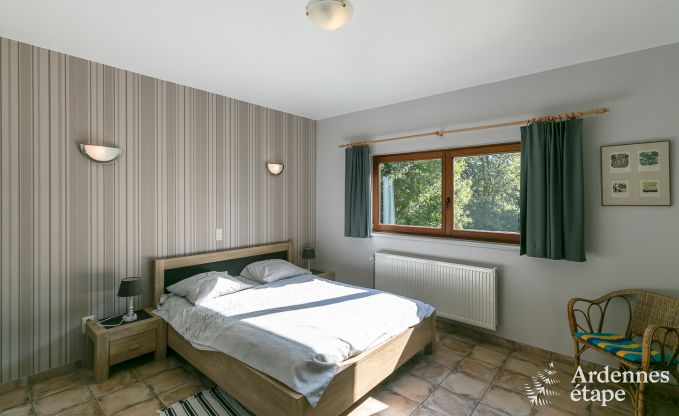 Ruime chalet voor groepen in Beauraing, Ardennen