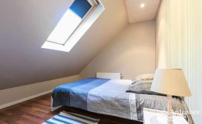 Ruime chalet voor groepen in Beauraing, Ardennen
