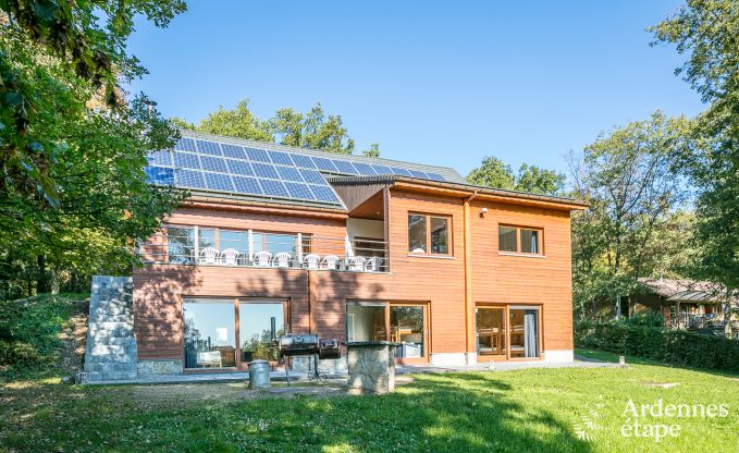 Ruime chalet voor groepen in Beauraing, Ardennen