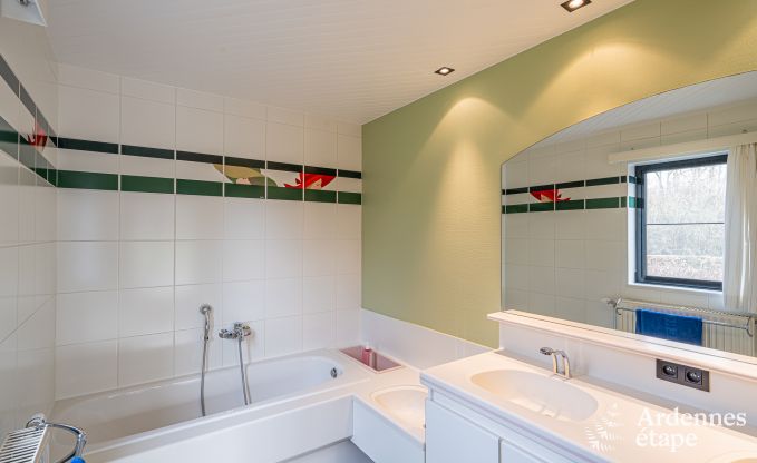Charmante en ruime vakantiewoning met zwembad in Beauraing, Ardennen