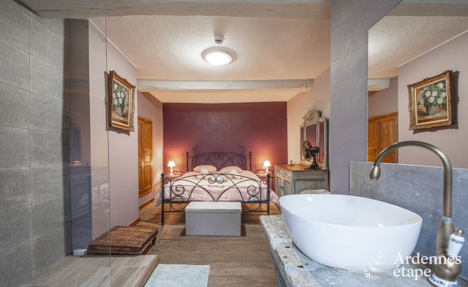 Mooie Vakantiewoning met zwembad, sauna en spelen in Beauraing voor 15 personen in de Ardennen