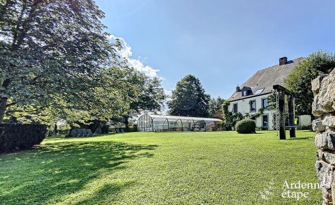 Mooie Vakantiewoning met zwembad, sauna en spelen in Beauraing voor 15 personen in de Ardennen