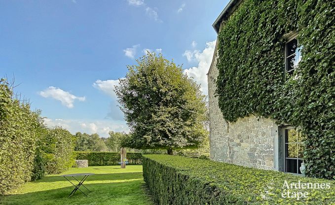 Mooie Vakantiewoning met zwembad, sauna en spelen in Beauraing voor 15 personen in de Ardennen