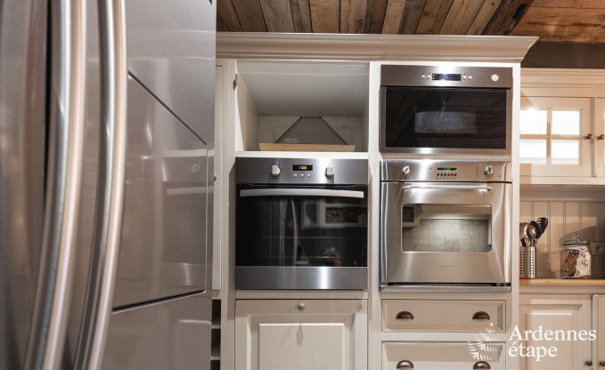 Mooie Vakantiewoning met zwembad, sauna en spelen in Beauraing voor 15 personen in de Ardennen