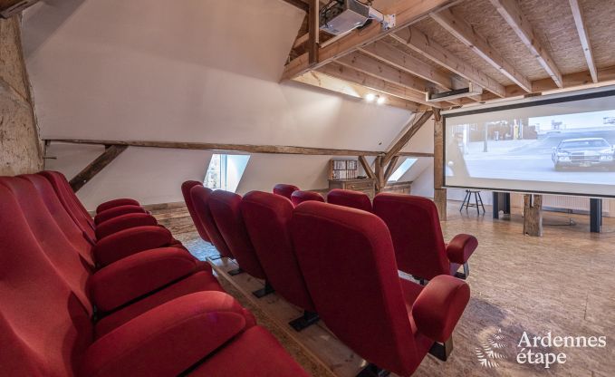 Mooie Vakantiewoning met zwembad, sauna en spelen in Beauraing voor 15 personen in de Ardennen