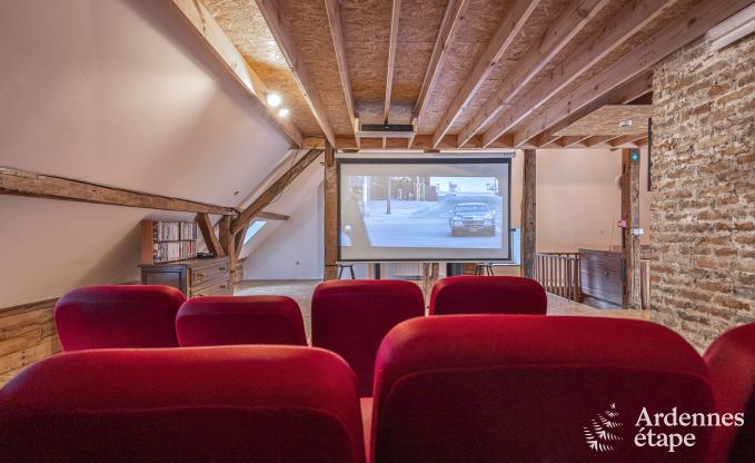 Mooie Vakantiewoning met zwembad, sauna en spelen in Beauraing voor 15 personen in de Ardennen