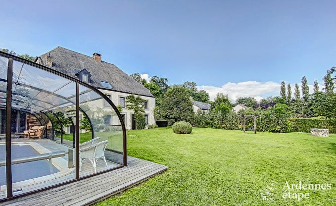 Mooie Vakantiewoning met zwembad, sauna en spelen in Beauraing voor 15 personen in de Ardennen
