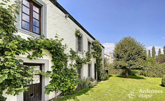 Mooie Vakantiewoning met zwembad, sauna en spelen in Beauraing voor 15 personen in de Ardennen