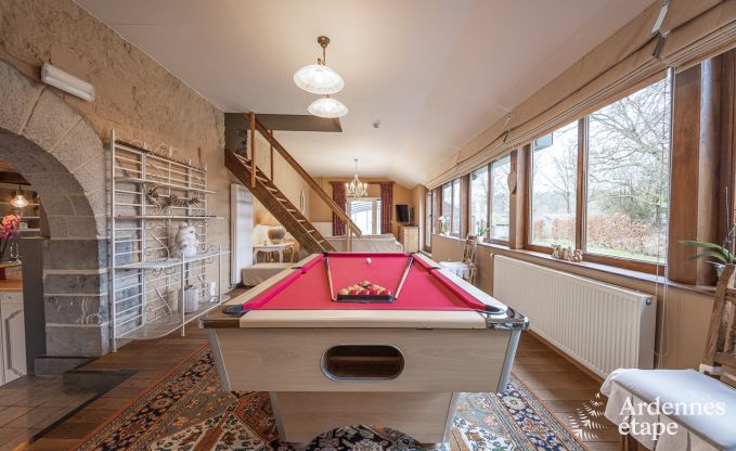 Mooie Vakantiewoning met zwembad, sauna en spelen in Beauraing voor 15 personen in de Ardennen
