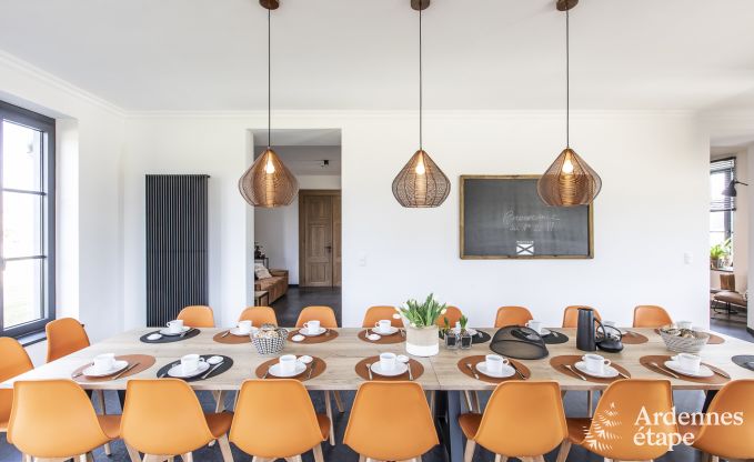 Prachtig kasteel in Bertrix: accommodatie voor 20 personen met binnenzwembad, jacuzzi en infraroodcabine