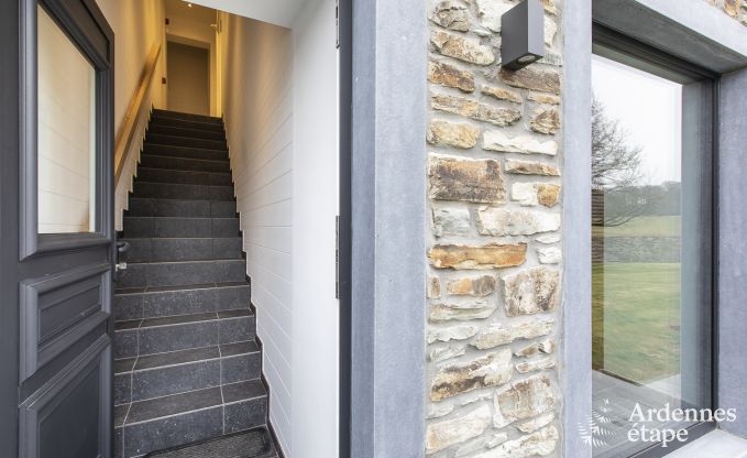 Prachtig kasteel in Bertrix: accommodatie voor 20 personen met binnenzwembad, jacuzzi en infraroodcabine