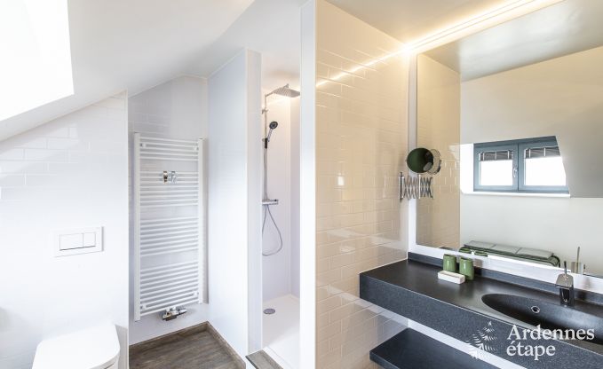 Prachtig kasteel in Bertrix: accommodatie voor 20 personen met binnenzwembad, jacuzzi en infraroodcabine