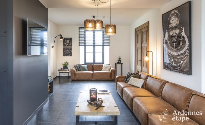 Prachtig kasteel in Bertrix: accommodatie voor 20 personen met binnenzwembad, jacuzzi en infraroodcabine