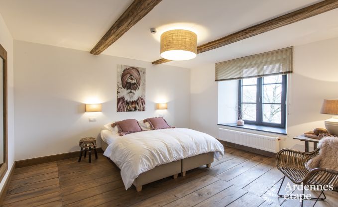 Prachtig kasteel in Bertrix: accommodatie voor 20 personen met binnenzwembad, jacuzzi en infraroodcabine