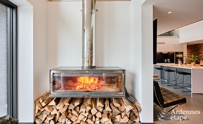 Ruime luxe villa in Bertrix voor 16 personen met verwarmd buitenzwembad en privterras aan het water