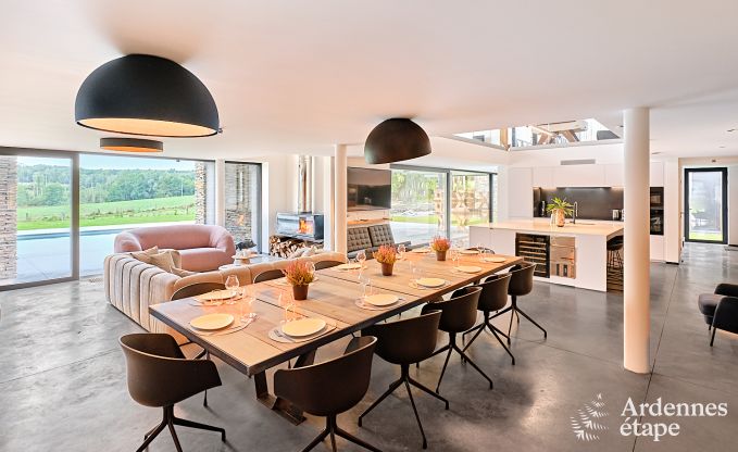 Ruime luxe villa in Bertrix voor 16 personen met verwarmd buitenzwembad en privterras aan het water