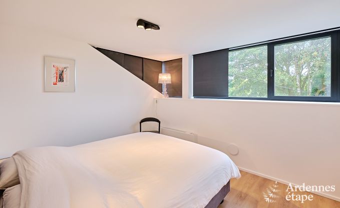 Ruime luxe villa in Bertrix voor 16 personen met verwarmd buitenzwembad en privterras aan het water