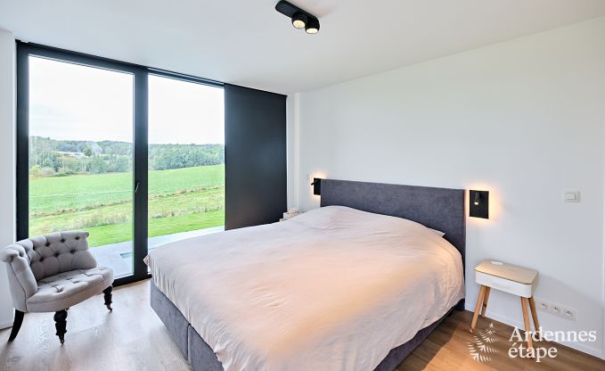 Ruime luxe villa in Bertrix voor 16 personen met verwarmd buitenzwembad en privterras aan het water