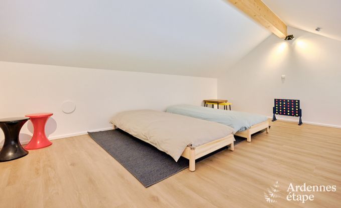 Ruime luxe villa in Bertrix voor 16 personen met verwarmd buitenzwembad en privterras aan het water