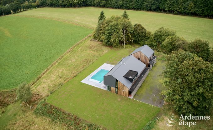 Ruime luxe villa in Bertrix voor 16 personen met verwarmd buitenzwembad en privterras aan het water