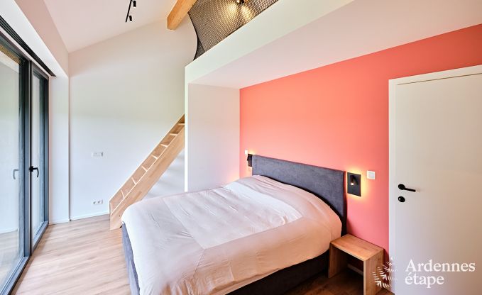 Ruime luxe villa in Bertrix voor 16 personen met verwarmd buitenzwembad en privterras aan het water