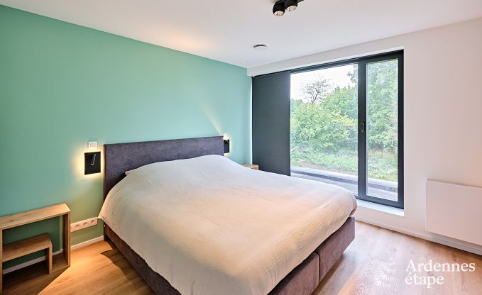 Ruime luxe villa in Bertrix voor 16 personen met verwarmd buitenzwembad en privterras aan het water