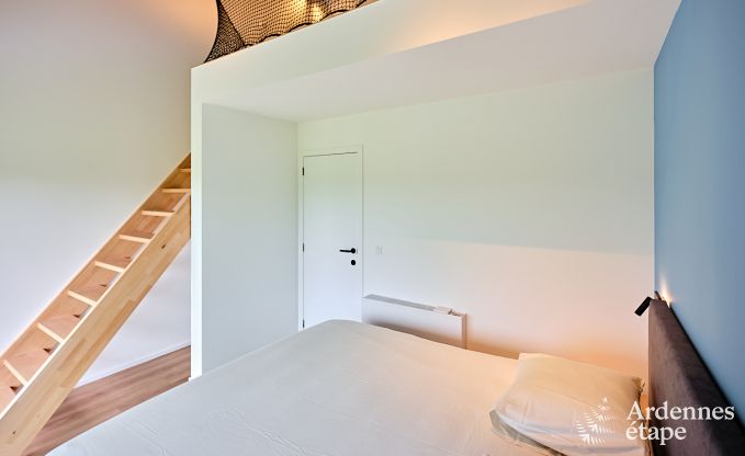 Ruime luxe villa in Bertrix voor 16 personen met verwarmd buitenzwembad en privterras aan het water