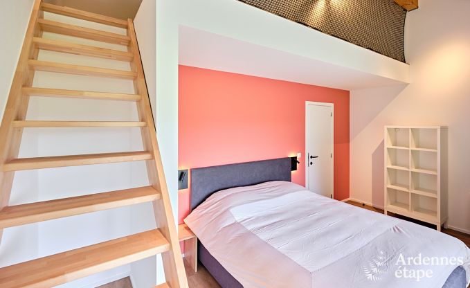 Ruime luxe villa in Bertrix voor 16 personen met verwarmd buitenzwembad en privterras aan het water