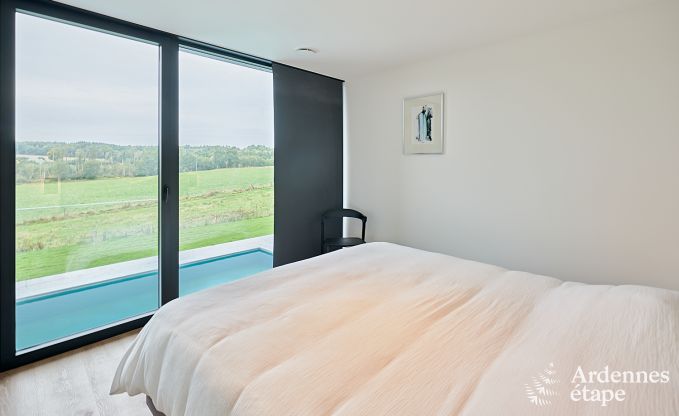 Ruime luxe villa in Bertrix voor 16 personen met verwarmd buitenzwembad en privterras aan het water