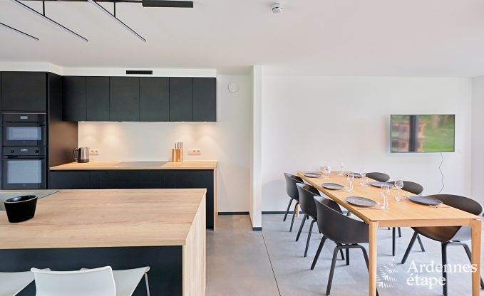 Ruime luxe villa in Bertrix voor 16 personen met verwarmd buitenzwembad en privterras aan het water