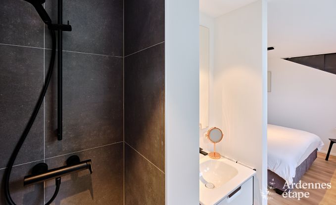 Ruime luxe villa in Bertrix voor 16 personen met verwarmd buitenzwembad en privterras aan het water