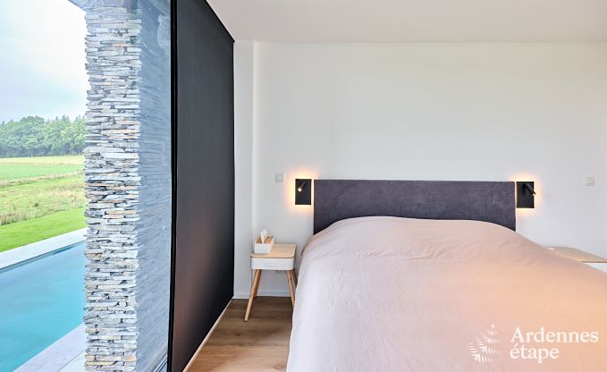 Ruime luxe villa in Bertrix voor 16 personen met verwarmd buitenzwembad en privterras aan het water