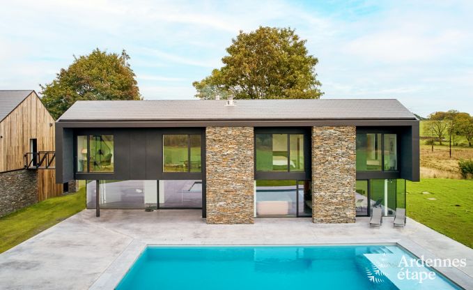 Ruime luxe villa in Bertrix voor 16 personen met verwarmd buitenzwembad en privterras aan het water