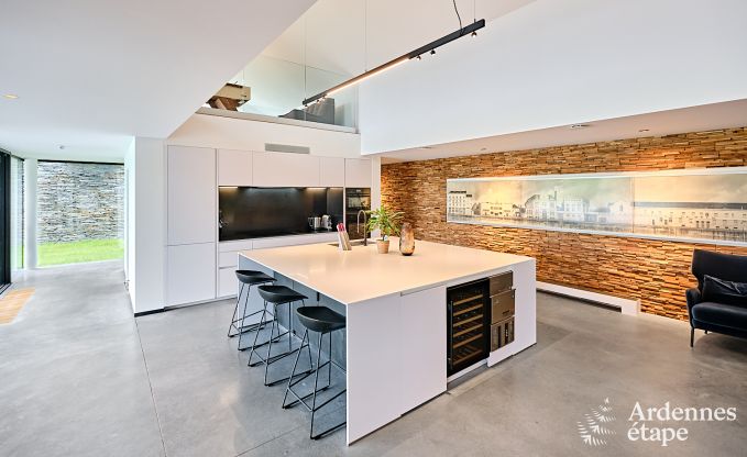 Ruime luxe villa in Bertrix voor 16 personen met verwarmd buitenzwembad en privterras aan het water