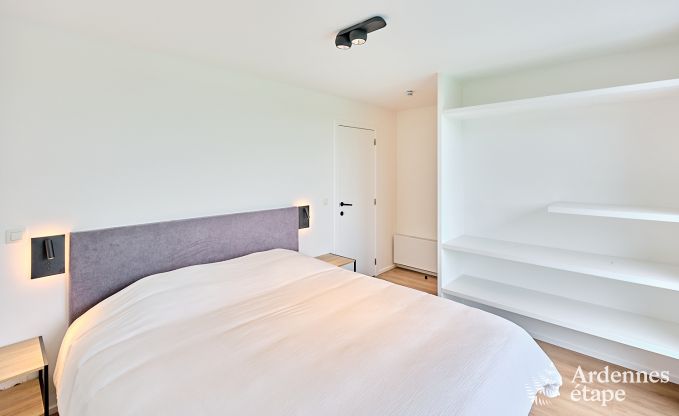 Ruime luxe villa in Bertrix voor 16 personen met verwarmd buitenzwembad en privterras aan het water