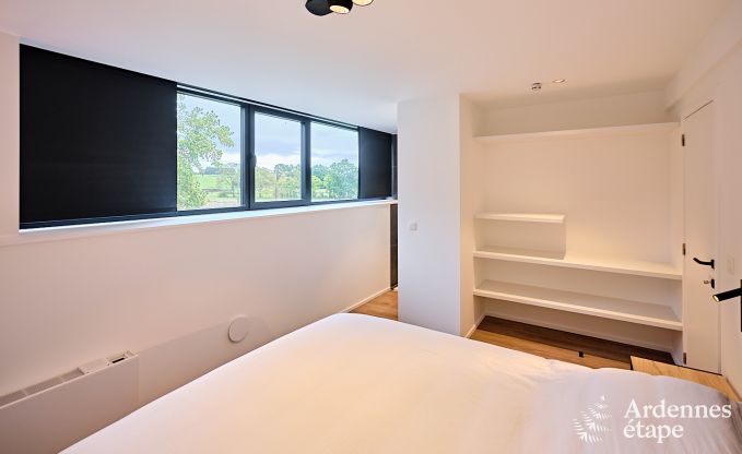 Ruime luxe villa in Bertrix voor 16 personen met verwarmd buitenzwembad en privterras aan het water