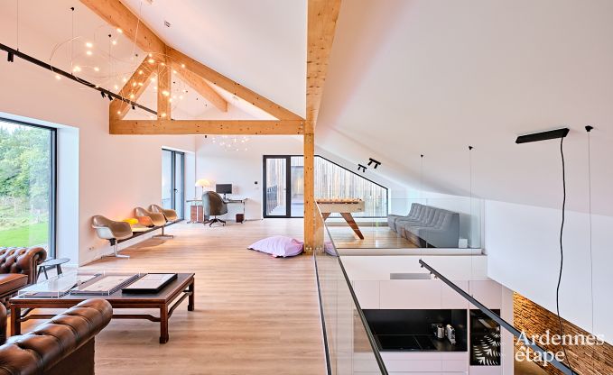 Ruime luxe villa in Bertrix voor 16 personen met verwarmd buitenzwembad en privterras aan het water