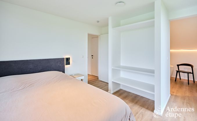 Ruime luxe villa in Bertrix voor 16 personen met verwarmd buitenzwembad en privterras aan het water