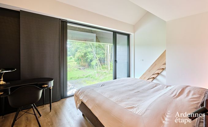 Ruime luxe villa in Bertrix voor 16 personen met verwarmd buitenzwembad en privterras aan het water