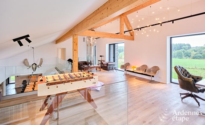 Ruime luxe villa in Bertrix voor 16 personen met verwarmd buitenzwembad en privterras aan het water