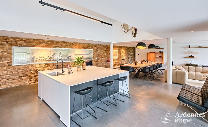 Ruime luxe villa in Bertrix voor 16 personen met verwarmd buitenzwembad en privterras aan het water