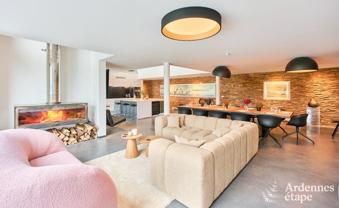 Ruime luxe villa in Bertrix voor 16 personen met verwarmd buitenzwembad en privterras aan het water
