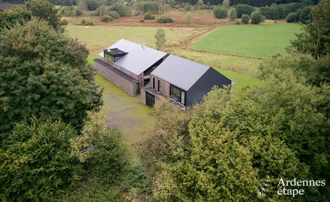 Ruime luxe villa in Bertrix voor 16 personen met verwarmd buitenzwembad en privterras aan het water